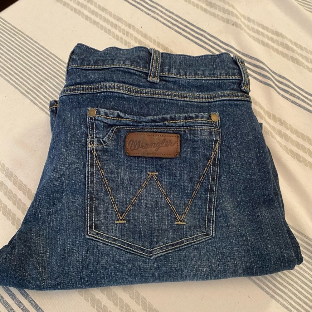 Wrangler Jeans. slim cut boot. Retro Style 42x30